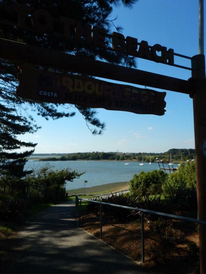 Hotel Pine Ridge 59 Rockley Park Poole With Sea View Sleeps Six Extérieur photo